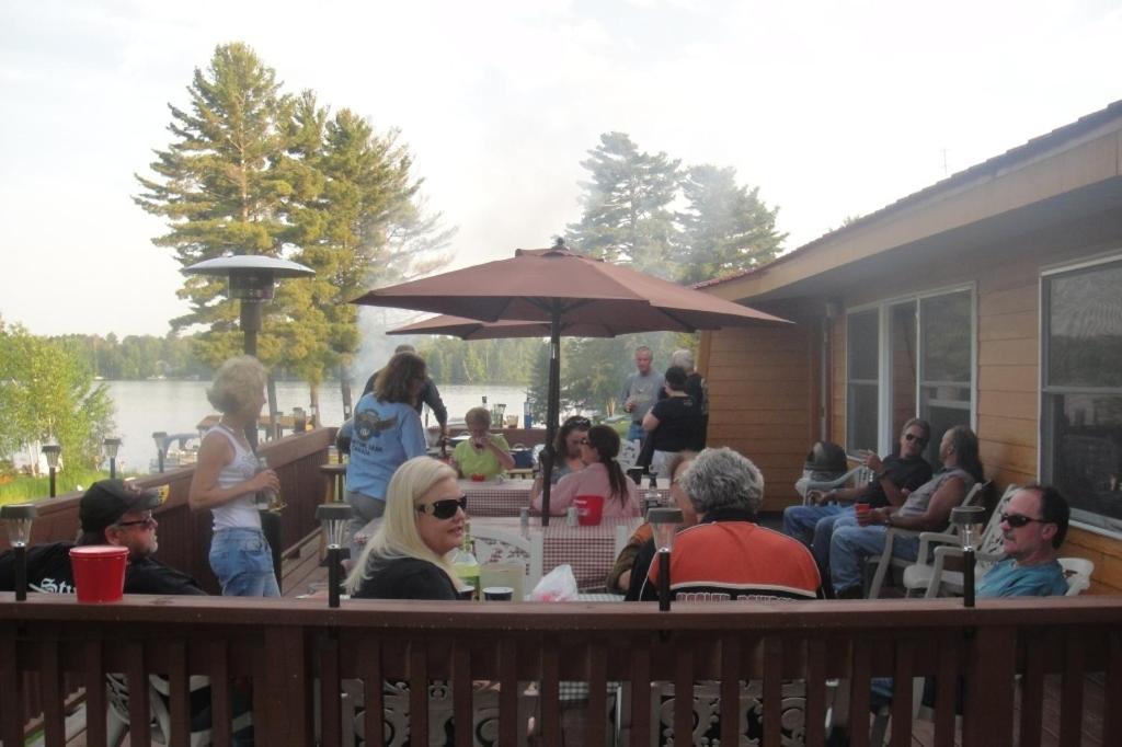 Hiawatha Lodge Inn Eagle River Buitenkant foto