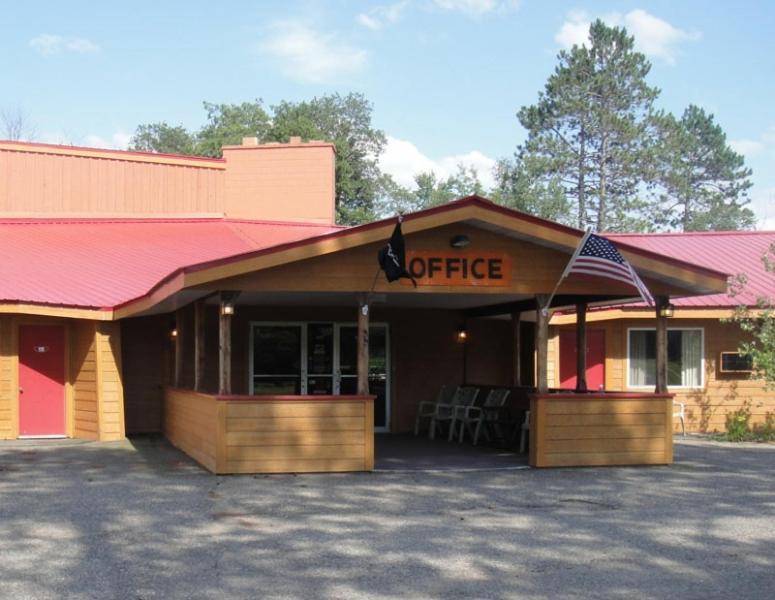 Hiawatha Lodge Inn Eagle River Buitenkant foto