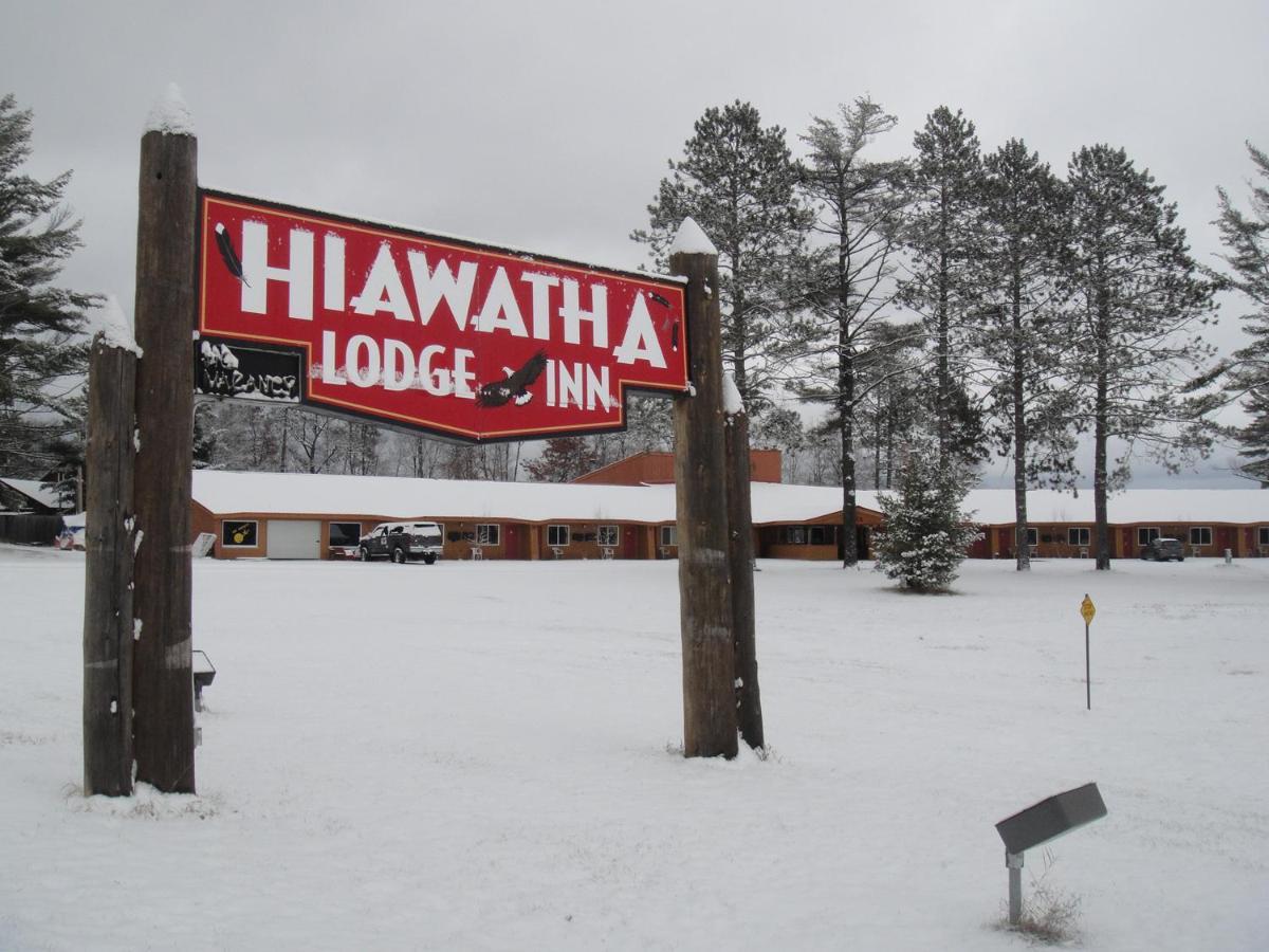 Hiawatha Lodge Inn Eagle River Buitenkant foto
