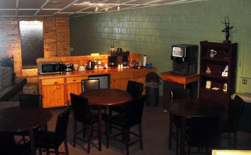 Hiawatha Lodge Inn Eagle River Buitenkant foto