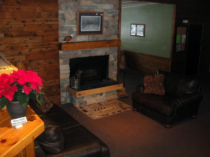Hiawatha Lodge Inn Eagle River Buitenkant foto