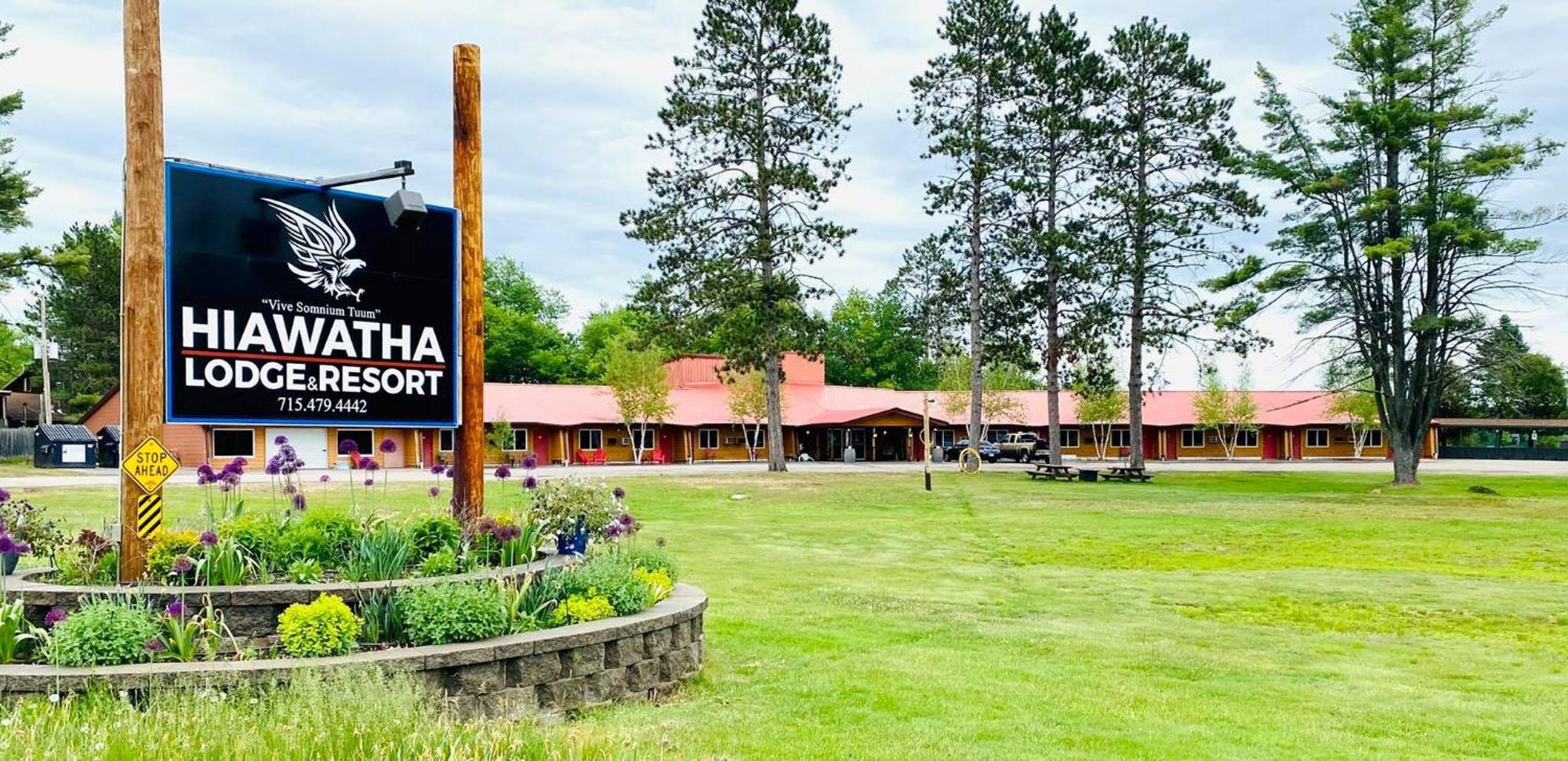 Hiawatha Lodge Inn Eagle River Buitenkant foto