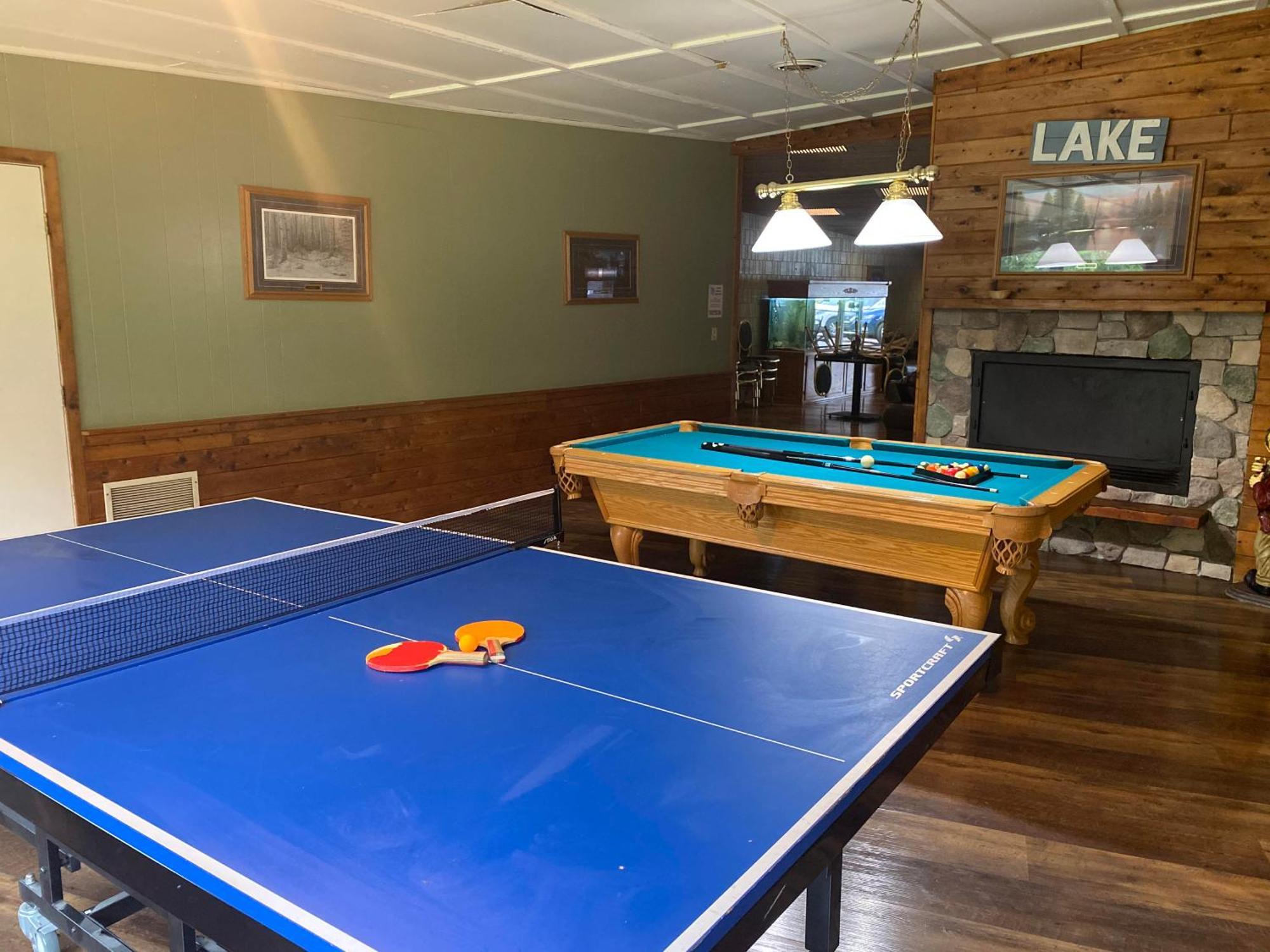 Hiawatha Lodge Inn Eagle River Buitenkant foto