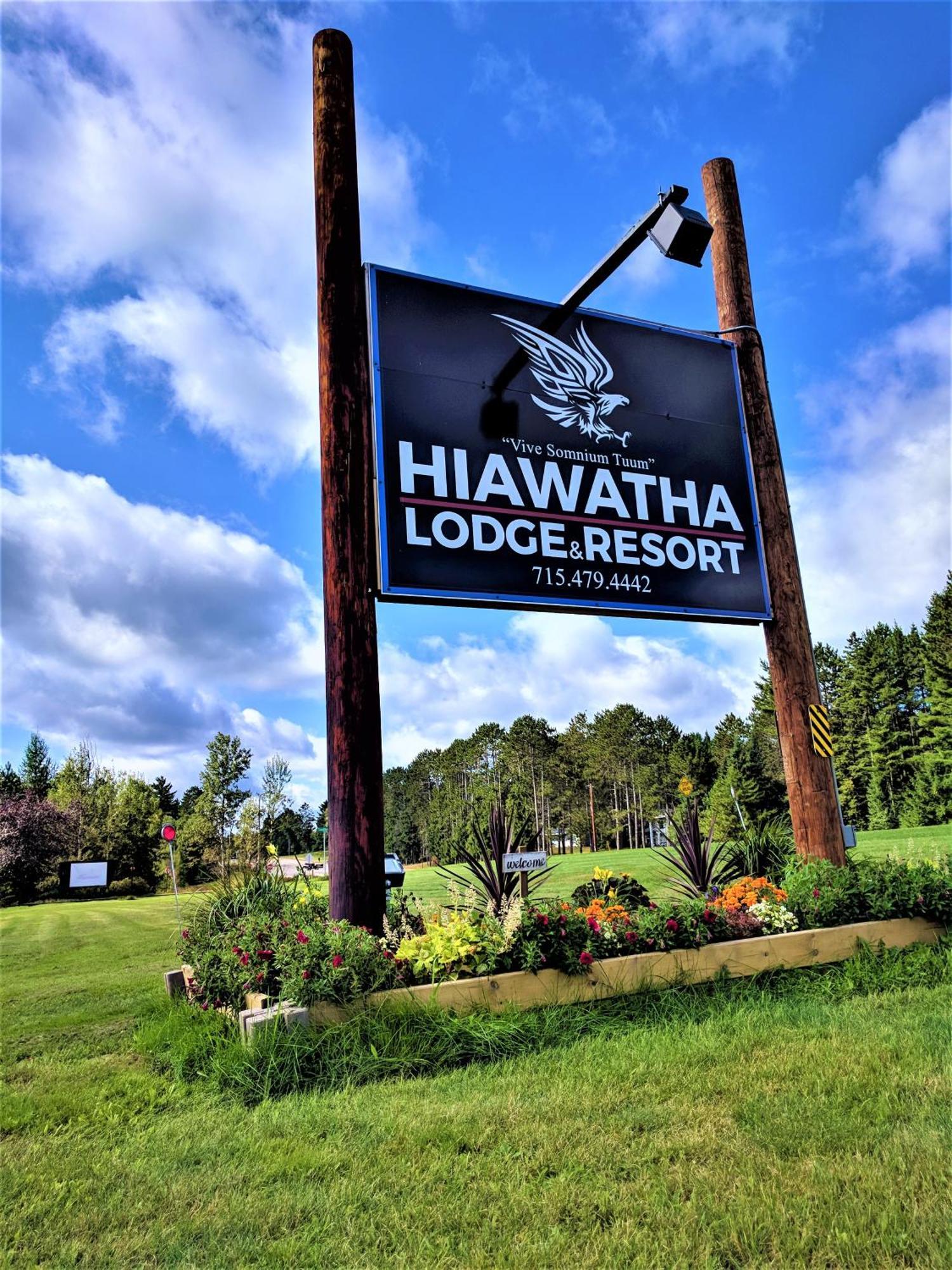 Hiawatha Lodge Inn Eagle River Buitenkant foto